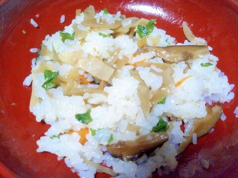 青じそ香る椎茸と人参のシンプル混ぜご飯